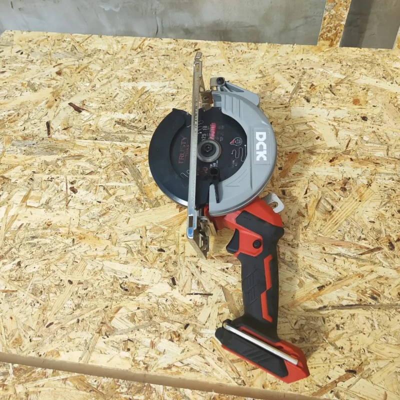Пила дисковая аккумуляторная DCK KDMY125